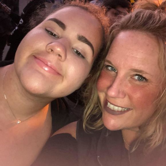 Meet your Posher, Chrissie - Picture 1 of 1